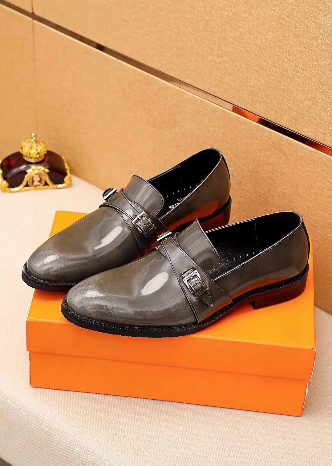 Men's shoes 💰480 💐 Product trademark: HERMES "Hermès" casual leather shoes Regular size: 38-44 (45🉑️customized) Product materials: Selected imported first-layer calfskin upper + classic hardware buckle, imported water-dyed 🐂 cowhide lining. Strong three-dimensional visual effect, non-slip and wear-resistant combination outsole Color: 2⃣️colors available
